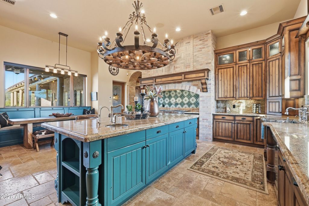 Image 10 of property listing at 42531 N SPUR CROSS Road, Cave Creek, AZ 85331