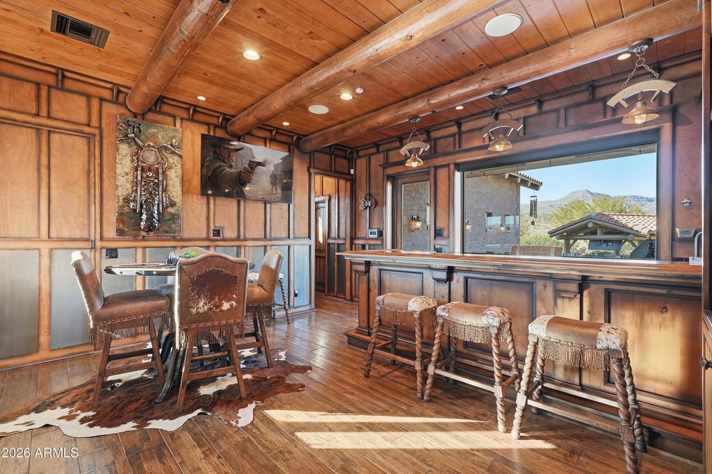 Image 11 of property listing at 42531 N SPUR CROSS Road, Cave Creek, AZ 85331