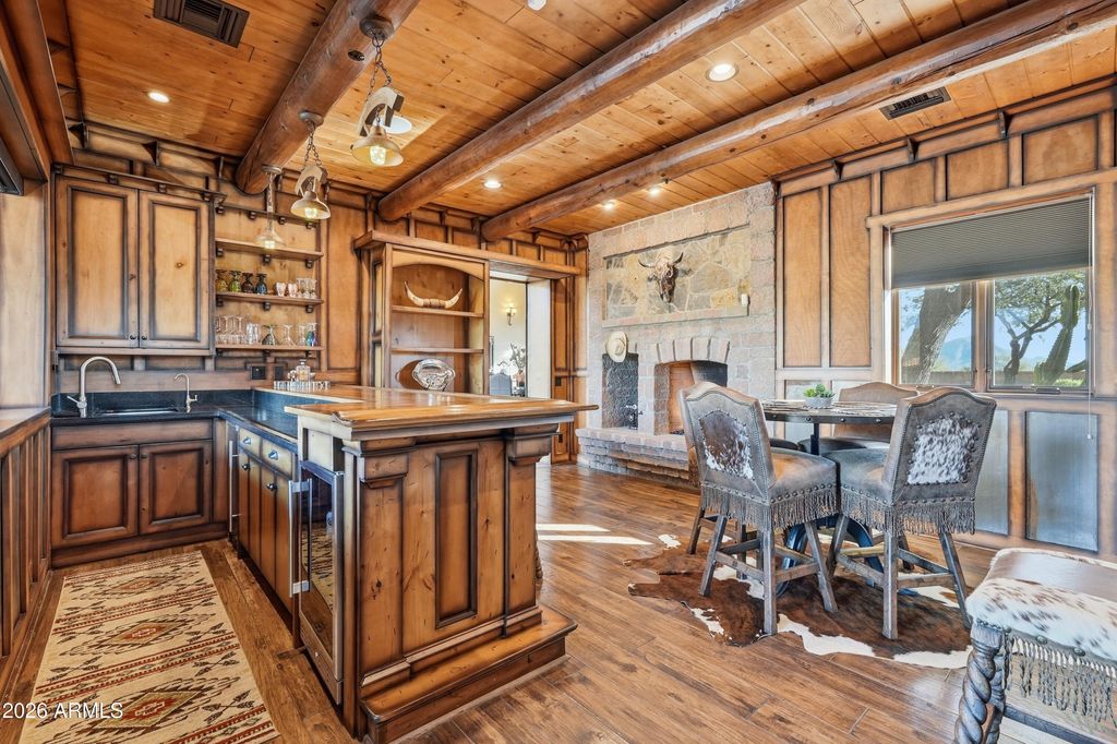 Image 12 of property listing at 42531 N SPUR CROSS Road, Cave Creek, AZ 85331