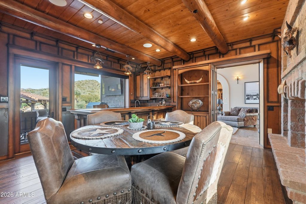 Image 13 of property listing at 42531 N SPUR CROSS Road, Cave Creek, AZ 85331