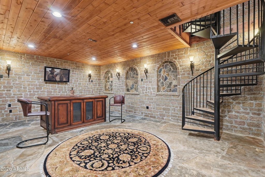 Image 14 of property listing at 42531 N SPUR CROSS Road, Cave Creek, AZ 85331
