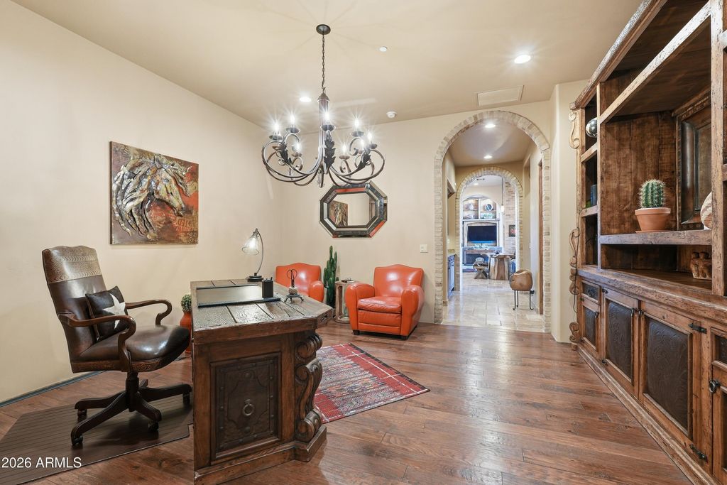 Image 16 of property listing at 42531 N SPUR CROSS Road, Cave Creek, AZ 85331