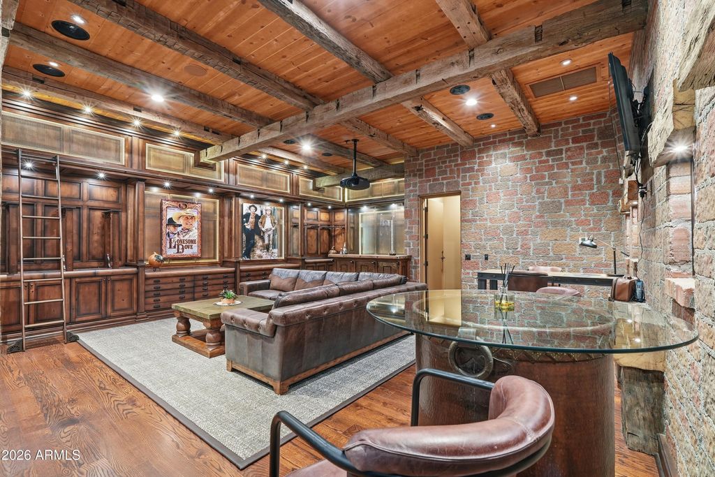 Image 19 of property listing at 42531 N SPUR CROSS Road, Cave Creek, AZ 85331
