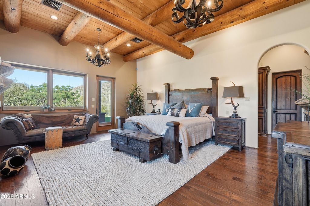 Image 20 of property listing at 42531 N SPUR CROSS Road, Cave Creek, AZ 85331