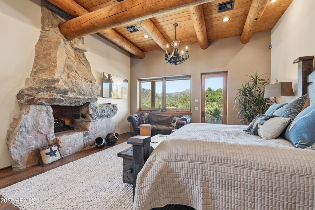 Image 21 of property listing at 42531 N SPUR CROSS Road, Cave Creek, AZ 85331