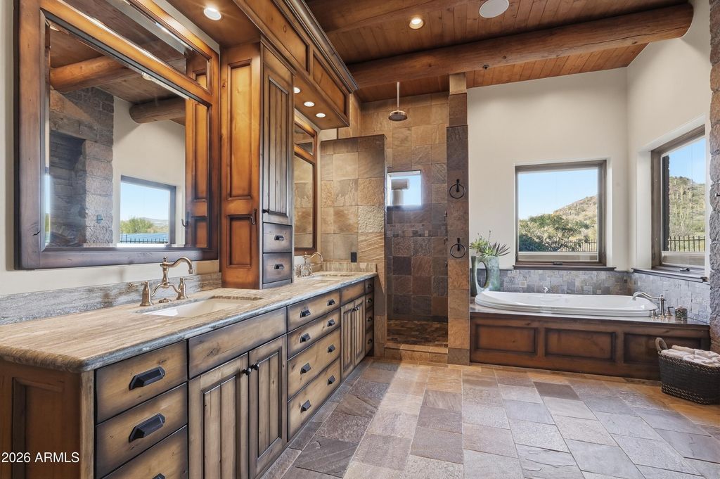 Image 22 of property listing at 42531 N SPUR CROSS Road, Cave Creek, AZ 85331