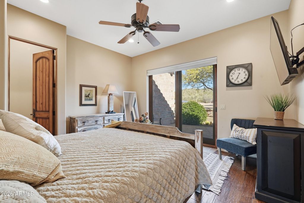 Image 26 of property listing at 42531 N SPUR CROSS Road, Cave Creek, AZ 85331