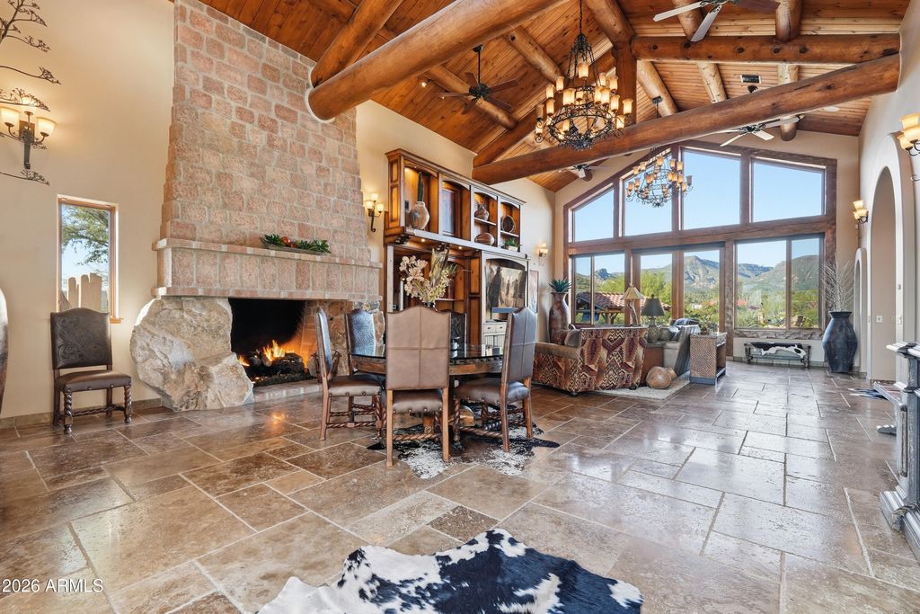 Image 4 of property listing at 42531 N SPUR CROSS Road, Cave Creek, AZ 85331