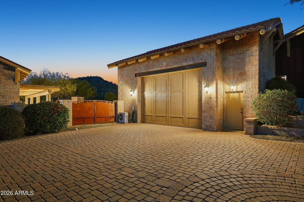 Image 41 of property listing at 42531 N SPUR CROSS Road, Cave Creek, AZ 85331