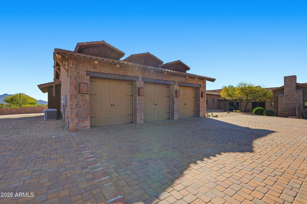 Image 43 of property listing at 42531 N SPUR CROSS Road, Cave Creek, AZ 85331