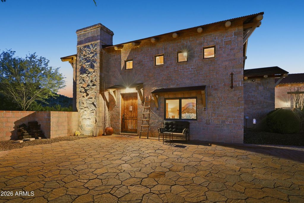 Image 45 of property listing at 42531 N SPUR CROSS Road, Cave Creek, AZ 85331