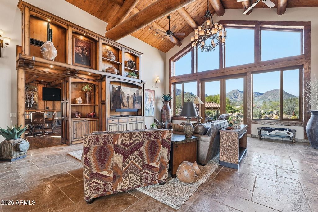 Image 5 of property listing at 42531 N SPUR CROSS Road, Cave Creek, AZ 85331