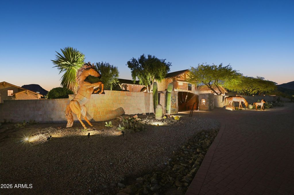 Image 58 of property listing at 42531 N SPUR CROSS Road, Cave Creek, AZ 85331