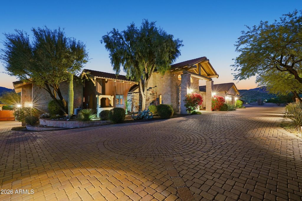 Image 59 of property listing at 42531 N SPUR CROSS Road, Cave Creek, AZ 85331