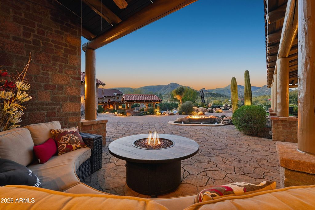Image 63 of property listing at 42531 N SPUR CROSS Road, Cave Creek, AZ 85331