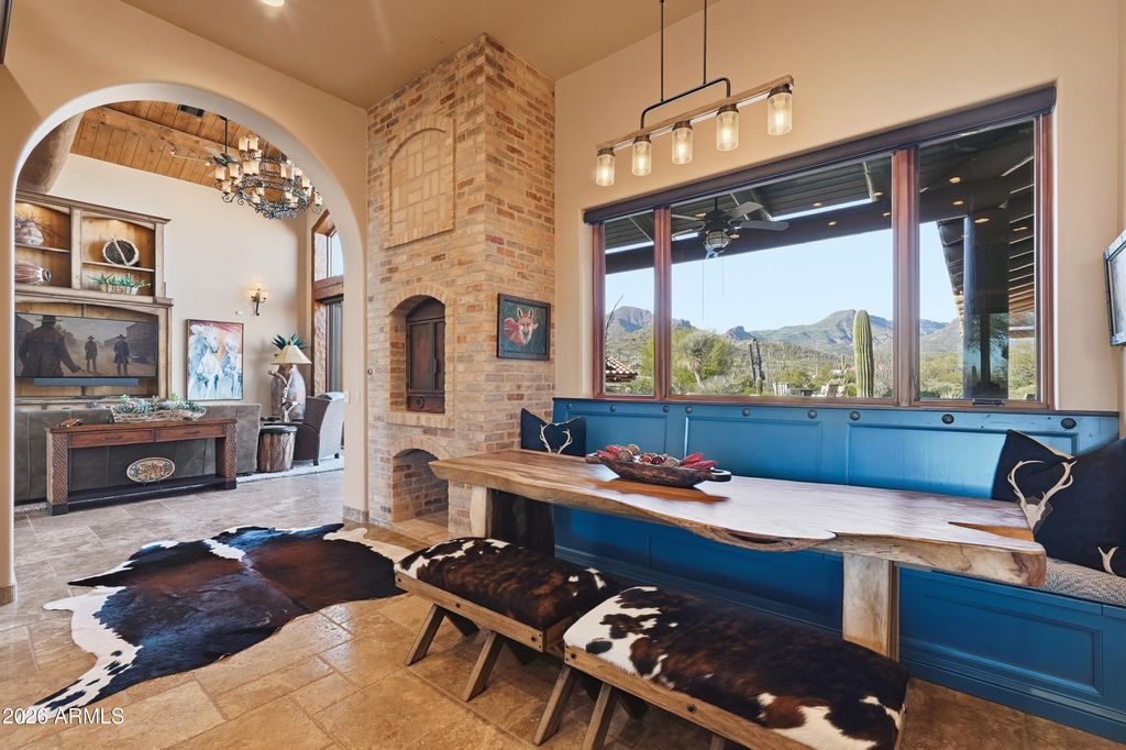 Image 7 of property listing at 42531 N SPUR CROSS Road, Cave Creek, AZ 85331