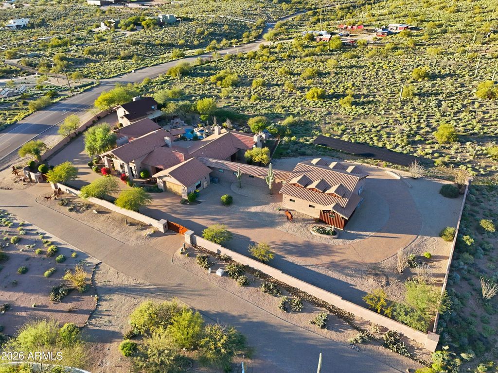 Image 73 of property listing at 42531 N SPUR CROSS Road, Cave Creek, AZ 85331