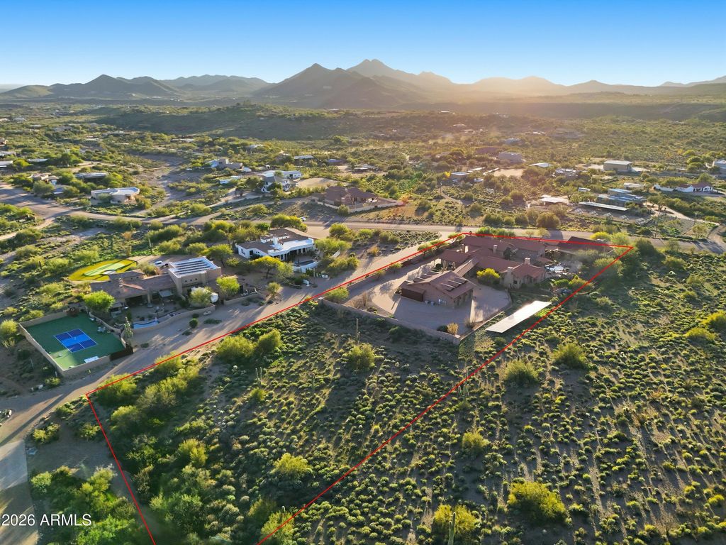 Image 74 of property listing at 42531 N SPUR CROSS Road, Cave Creek, AZ 85331