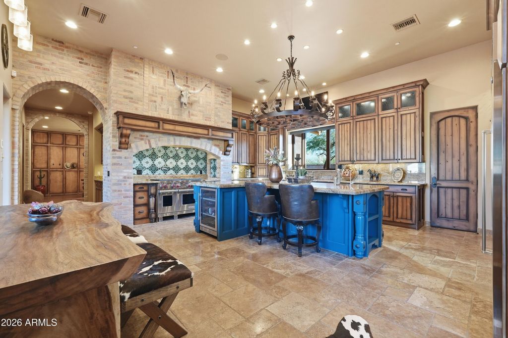 Image 8 of property listing at 42531 N SPUR CROSS Road, Cave Creek, AZ 85331