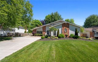 201 Melbourne Drive, Brunswick, OH 44212