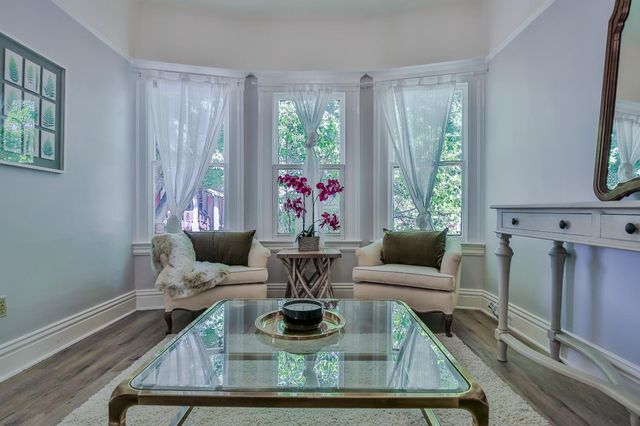 2104 9th St, Sacramento, CA 95818