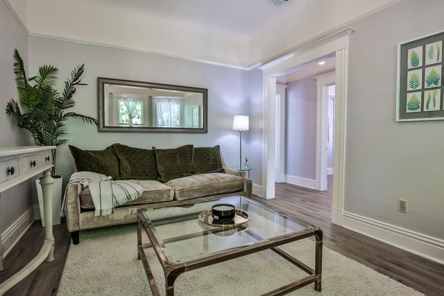 2104 9th St, Sacramento, CA 95818