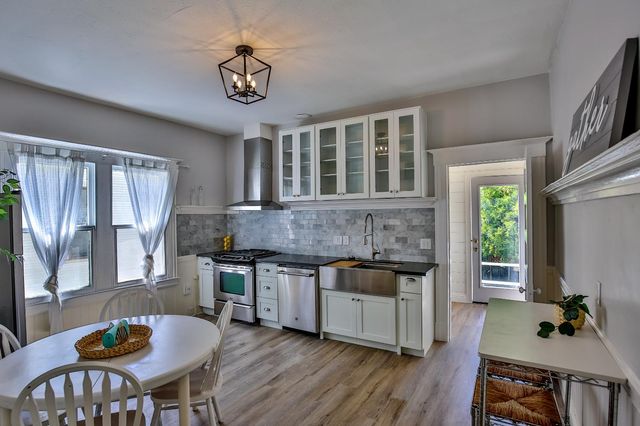 2104 9th St, Sacramento, CA 95818