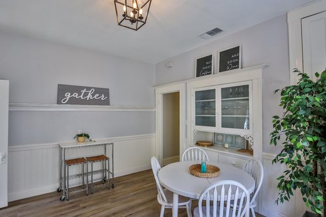 2104 9th St, Sacramento, CA 95818