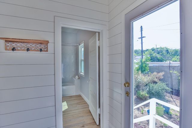 2104 9th St, Sacramento, CA 95818