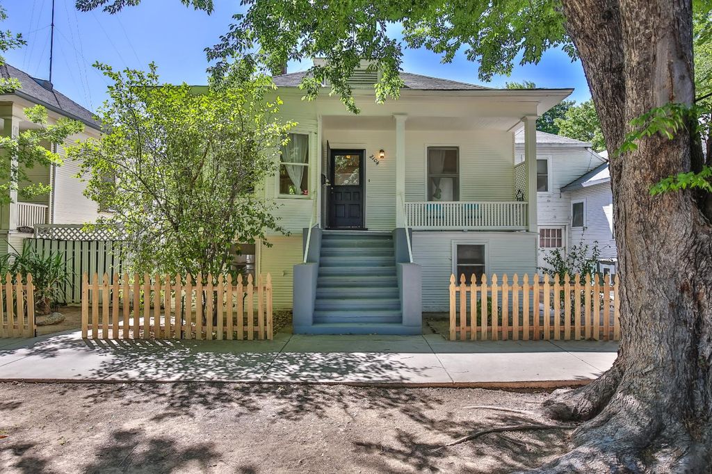 2104 9th St, Sacramento, CA 95818