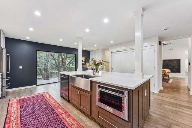 9004 Tara LN, Austin, TX 78737