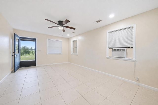 301 Cooks Lane, Franklin, TX 77856