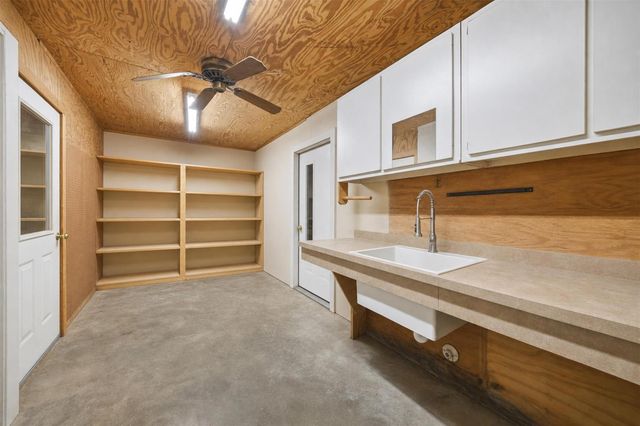 301 Cooks Lane, Franklin, TX 77856