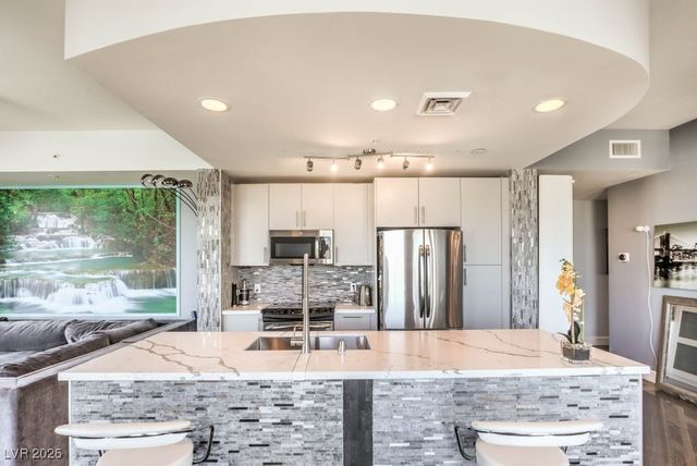 200 Sahara Avenue 1708, Las Vegas, NV 89102