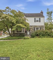 1426 W WYNNEWOOD RD, Ardmore, PA 19003
