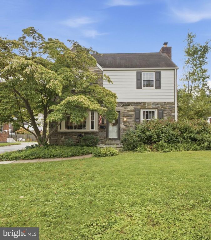 1426 W WYNNEWOOD RD, Ardmore, PA 19003 — exterior