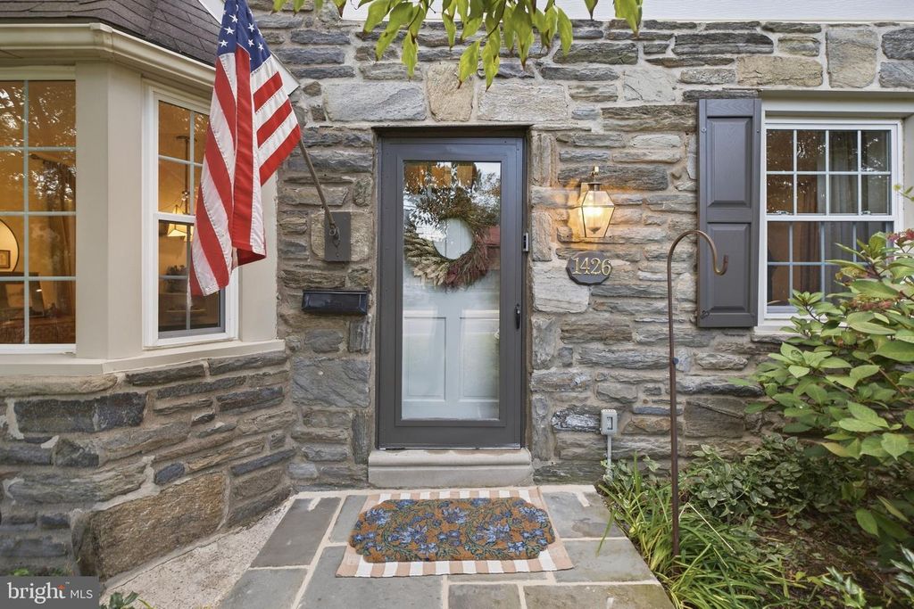1426 W WYNNEWOOD RD, Ardmore, PA 19003 — photo 2