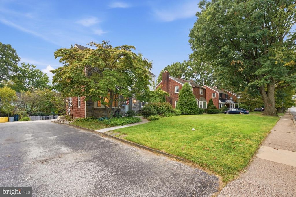 1426 W WYNNEWOOD RD, Ardmore, PA 19003 — photo 3