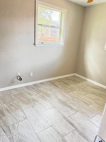 548 S Caroline Street, Daytona Beach, FL 32114