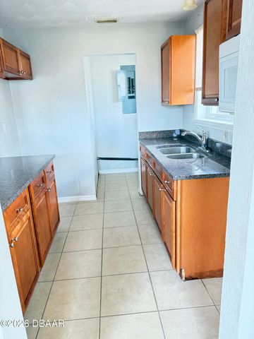 548 S Caroline Street, Daytona Beach, FL 32114