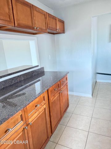 548 S Caroline Street, Daytona Beach, FL 32114