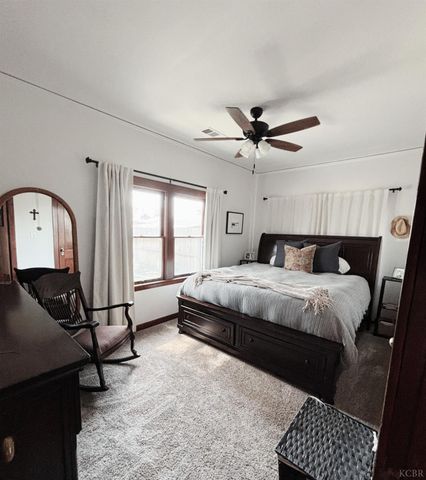 327 C Street, Lemoore, CA 93245