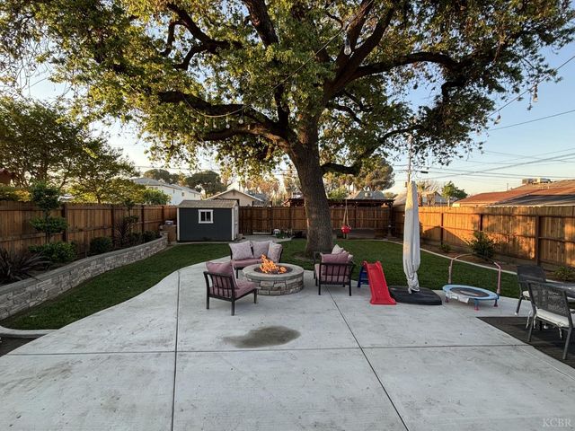 327 C Street, Lemoore, CA 93245