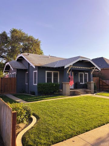 327 C Street, Lemoore, CA 93245