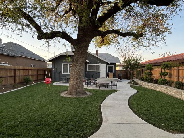 327 C Street, Lemoore, CA 93245