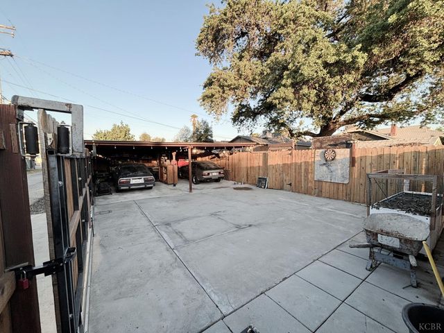 327 C Street, Lemoore, CA 93245