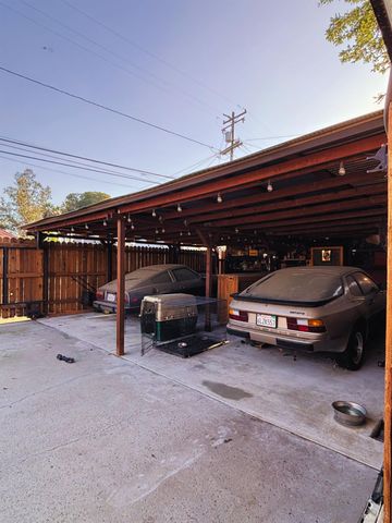 327 C Street, Lemoore, CA 93245