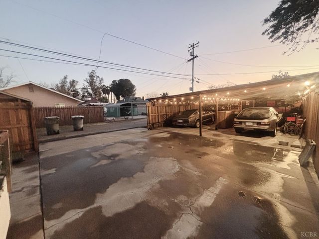 327 C Street, Lemoore, CA 93245