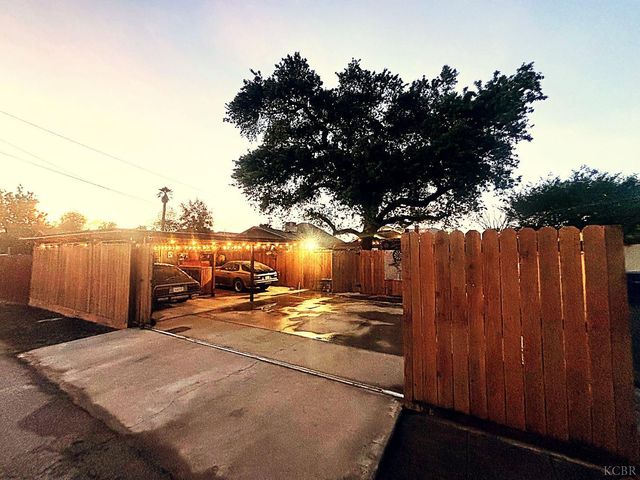 327 C Street, Lemoore, CA 93245