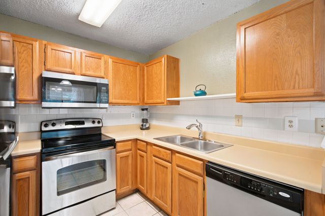 4837 Thistledown Drive, Fort Worth, TX 76137
